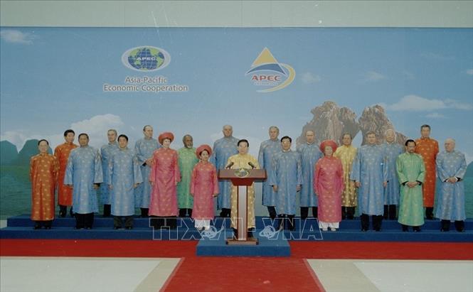 Trong ảnh: Chủ tịch nước Nguyễn Minh Triết đọc Tuyên bố chung tại Hội nghị Cấp cao APEC 14, tổ chức ở Hà Nội, ngày 19/11/2006. Ảnh: Xuân Tuân - TTXVN