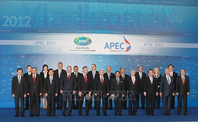 Trong ảnh: Chủ tịch nước Trương Tấn Sang chụp ảnh chung với các Trưởng đoàn dự Hội nghị Cấp cao APEC lần thứ 20, ngày 9/9/2012, tại thành phố Vladivostok (LB Nga). Ảnh: Nguyễn Khang-TTXVN