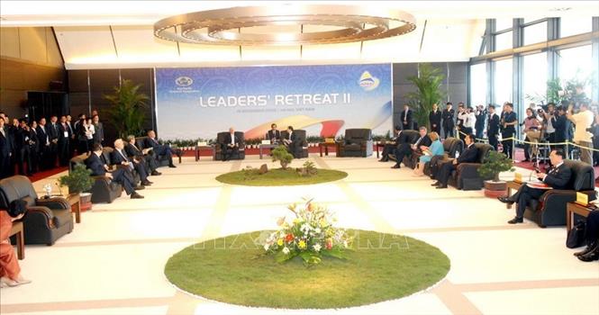 Trong ảnh: Phiên họp kín lần thứ 2 của Hội nghị Cấp cao APEC lần thứ 14, ngày 19/11/2006, tại Trung tâm Hội nghị Quốc gia (Hà Nội). Ảnh: TTXVN