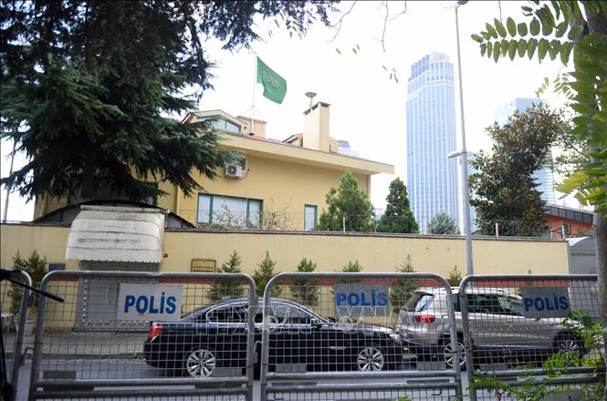 Ngày 15/11/2018, Văn phòng Công tố Saudi Arabia cho biết 5 quan chức nước này phải đối mặt với án tử hình do có liên quan tới vụ sát hại nhà báo Jamal Khashoggi trong Lãnh sự quán Saudi Arabia ở Istanbul, Thổ Nhĩ Kỳ (trong ảnh) hồi tháng trước. Ảnh: THX/ TTXVN