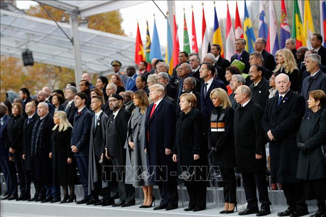Ngày 11/11/2018, khoảng 70 nhà lãnh đạo trên thế giới đã có mặt tại khu vực Khải Hoàn Môn ở Paris của Pháp để tham dự lễ tưởng niệm 100 năm ngày kết thúc Thế chiến thứ nhất. Ảnh: AFP/ TTXVN