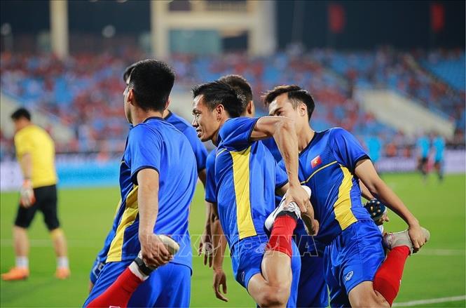 Trong ảnh: Các tuyển thủ Việt Nam khởi động trước trận đấu. Ảnh: Trọng Đạt - TTXVN