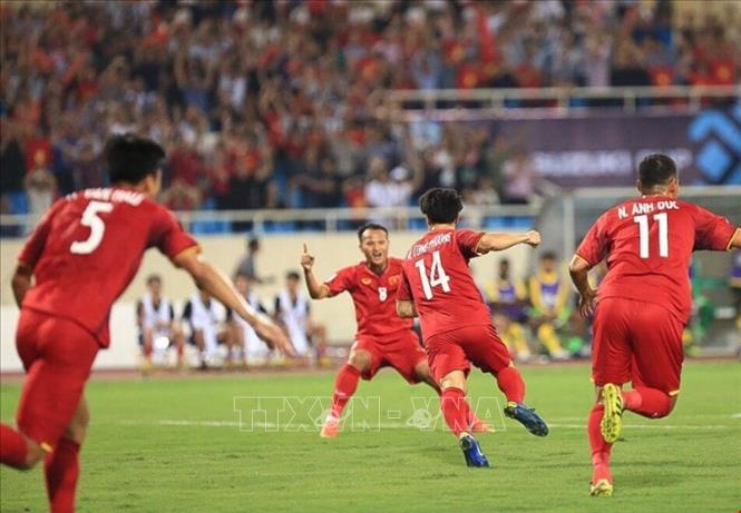 Trong ảnh: Các tuyển thủ Việt Nam ăn mừng bàn thắng mở tỷ số của Công Phượng (số 14). Ảnh: Trọng Đạt - TTXVN