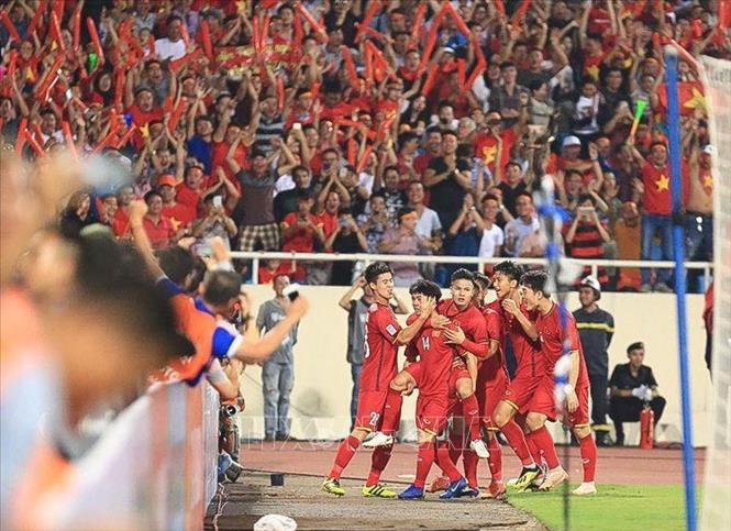 Trong ảnh: Các tuyển thủ Việt Nam ăn mừng bàn thắng mở tỷ số của Công Phượng. Ảnh: Trọng Đạt - TTXVN