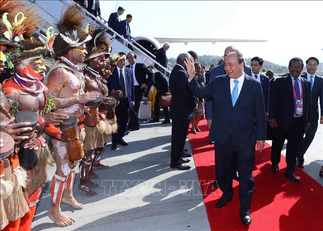Trong ảnh: Lễ đón Thủ tướng Nguyễn Xuân Phúc tại sân bay quốc tế Jackson, Port Moresby. Ảnh: Thống Nhất - TTXVN
