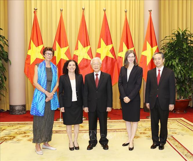 Trong ảnh: Tổng Bí thư, Chủ tịch nước Nguyễn Phú Trọng với các Đại sứ. Ảnh: Trí Dũng – TTXVN