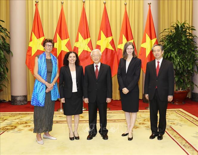 Trong ảnh: Tổng Bí thư, Chủ tịch nước Nguyễn Phú Trọng với các Đại sứ. Ảnh: Trí Dũng – TTXVN