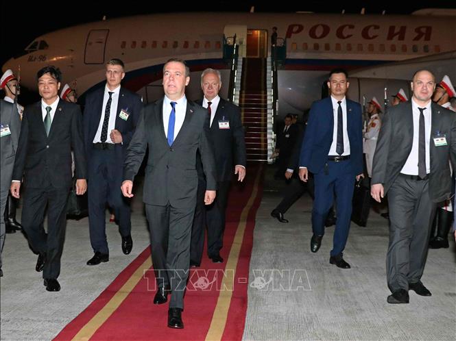 Photo: Russian Prime Minister Dmitry Anatolyevich Medvedev arrives at Noi Bai International Airport in Hanoi. VNA Photo: Văn Điệp