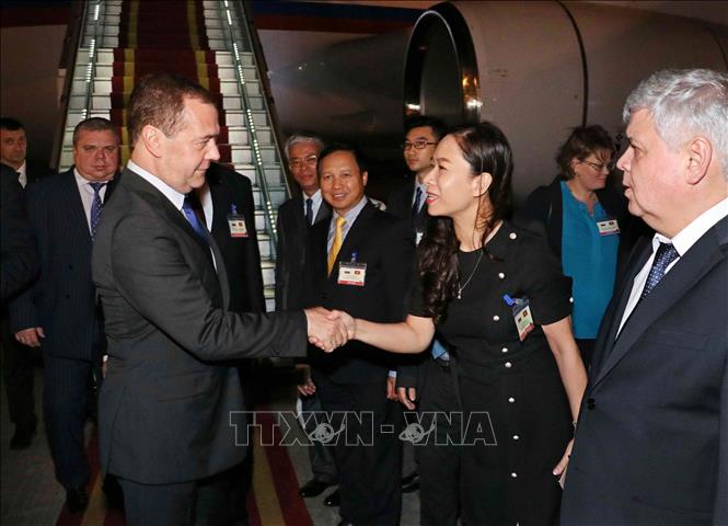 Photo: Russian Prime Minister Dmitry Anatolyevich Medvedev is welcomed at Noi Bai International Airport in Hanoi. VNA Photo: Văn Điệp
