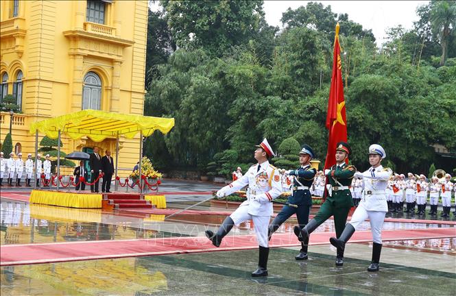 Trong ảnh: Màn diễu binh của Đội danh dự Quân đội nhân dân Việt Nam tại Lễ đón chính thức Thủ tướng LB Nga Dmitry Medvedev. Ảnh: Thống Nhất – TTXVN