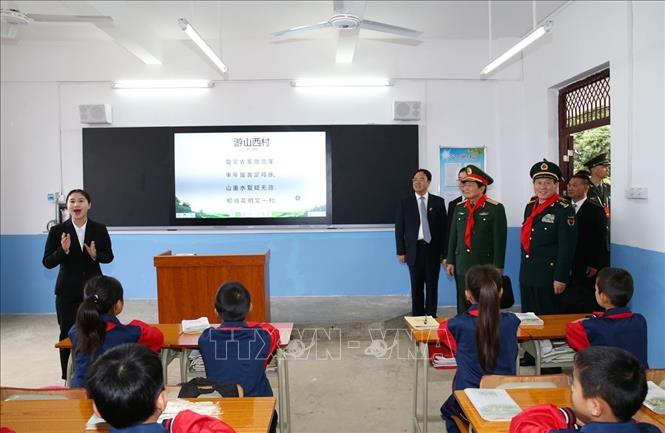 Photo: Defence Minister Ngo Xuan Lich and Chinese Defence Minister Wei Fenghe visit the Shui Kou town school. VNA Photo: Dương Giang