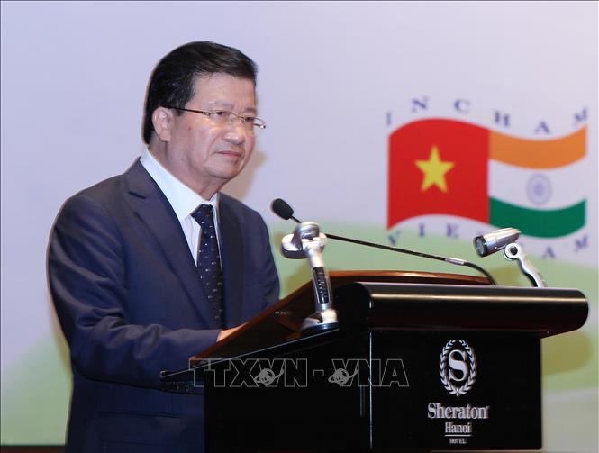 Photo: Vietnam’s Deputy Prime Minister Trinh Dinh Dung speaks at the forum. VNA Photo: Lâm Khánh