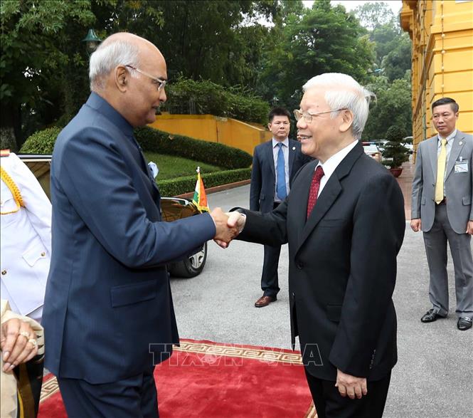 Photo: Party General Secretary, President Nguyen Phu Trong (R) welcomes President of India Ram Nath Kovind (L). VNA Photo: Trí Dũng 