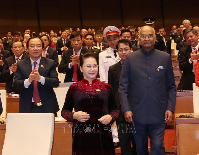 Photo: Vietnamese NA Chairwoman Nguyen Thi Kim Ngan welcomes Indian President Ram Nath Kovind to the session. VNA Photo: Trọng Đức