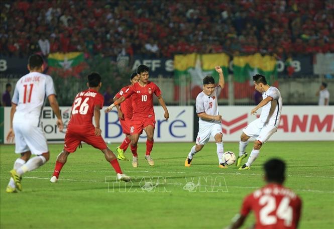 Trong ảnh: Pha tổ chức tấn công của đội Việt Nam trước khung thành đội Myanmar. Ảnh: Trọng Đạt - TTXVN