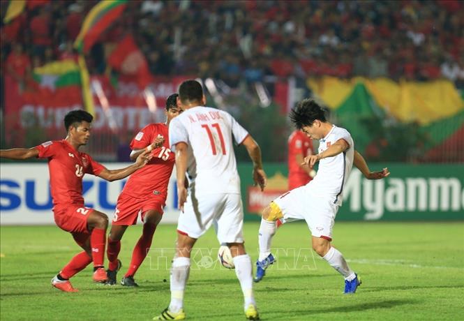Trong ảnh: Công Phượng (số 14) và Anh Đức (số 11) đã thi đấu đầy nỗ lực nhưng vẫn không thể mang được 3 điểm về cho đội tuyển Việt Nam. Ảnh: Trọng Đạt - TTXVN