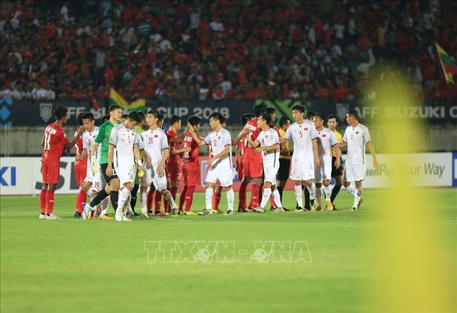 Trong ảnh: Việt Nam và Myanmar đã cống hiến cho khán giả một trận đấu sôi nổi, hấp dẫn, tuy không có bàn thắng nào được ghi. Ảnh: Trọng Đạt - TTXVN