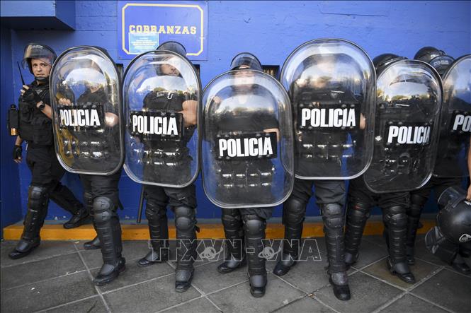 Trong ảnh: Cảnh sát được triển khai tại Buenos Aires, Argentina ngày 8/11/2018. Ảnh: AFP/ TTXVN