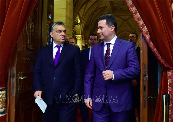 Trong ảnh (tư liệu): Ông Nikola Gruevski (phải) sau là Thủ tướng Macedonia trong cuộc gặp người đồng cấp Hungary Viktor Orban (trái) tại Budapest ngày 20/11/2015. Ảnh: AFP/ TTXVN