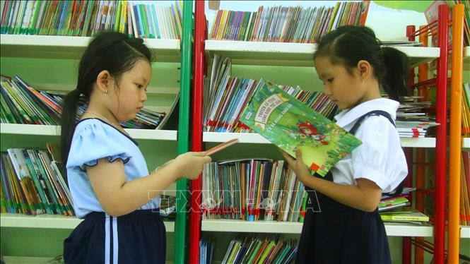 Mô hình Thư viện thân thiện Xây dựng thói quen đọc sách cho học sinh  trường Tiểu học Đông Tiến