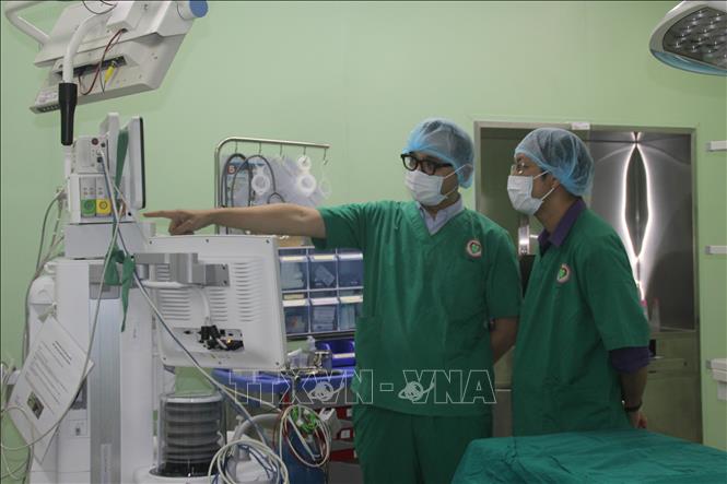 Trong ảnh: Đại diện các bệnh viện ở Đài Loan-Trung Quốc thăm, tìm hiểu cơ sở vật chất phục vụ điều trị bệnh tại Bệnh viện Đại học Y dược Sing Mark. Ảnh: Lê Xuân-TTXVN