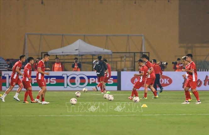 Trong ảnh: Các cầu thủ Việt Nam khởi động trước trận đấu. Ảnh: Trọng Đạt - TTXVN