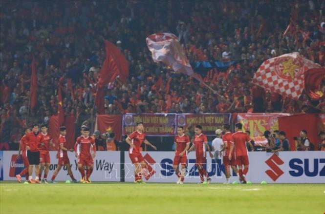 Trong ảnh: Các cầu thủ Việt Nam khởi động trước trận đấu. Ảnh: Trọng Đạt - TTXVN