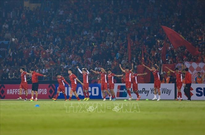 Trong ảnh: Các cầu thủ Việt Nam khởi động trước trận đấu. Ảnh: Trọng Đạt - TTXVN