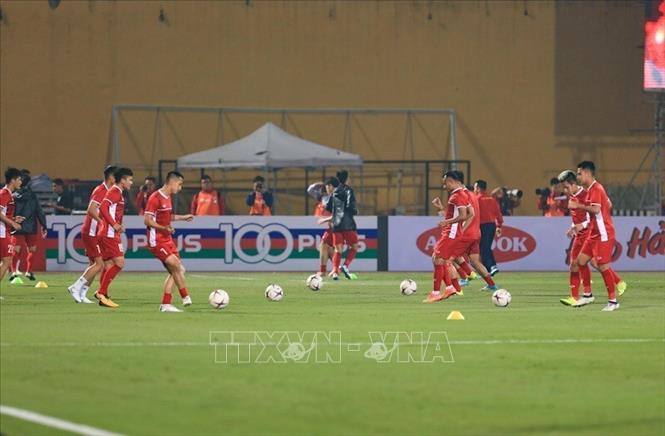 Trong ảnh: Các cầu thủ Việt Nam khởi động trước trận đấu. Ảnh: Trọng Đạt - TTXVN