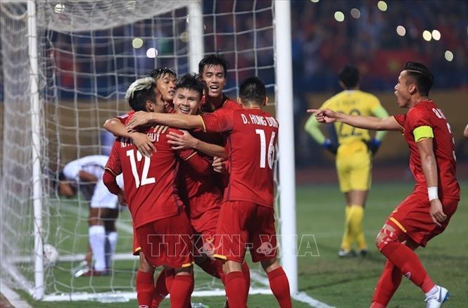 Trong ảnh: Các cầu thủ Việt Nam ăn mừng sau bàn thắng nâng tỷ số lên 2-0 của Quang Hải (19) ở phút 41. Ảnh: Trọng Đạt - TTXVN