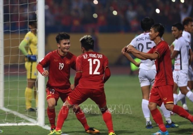 Trong ảnh: Các cầu thủ Việt Nam ăn mừng sau bàn thắng nâng tỷ số lên 2-0 của Quang Hải (19) ở phút 41. Ảnh: Trọng Đạt - TTXVN