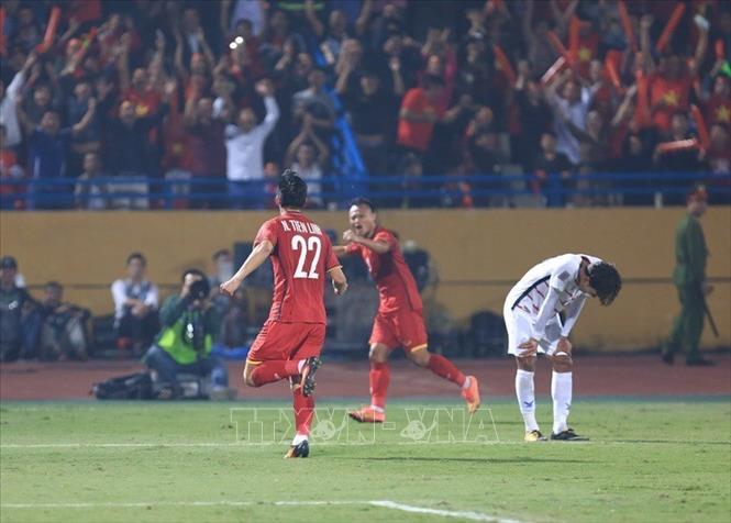 Trong ảnh: Trung phong Tiến Linh (số 22) ăn mừng bàn thắng mở tỷ số ở phút 39. Ảnh: Trọng Đạt - TTXVN