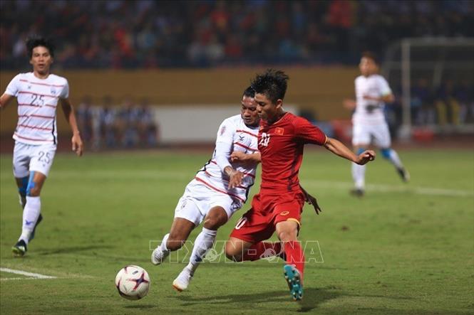 Trong ảnh: Tiền đạo Phan Văn Đức (số 20) có một trận đấu rất nỗ lực với nhiều pha tấn công sắc nét. Ảnh: Trọng Đạt - TTXVN