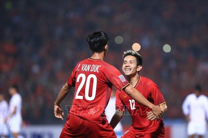 Trong ảnh: Cả tiền đạo Phan Văn Đức (số 20) và hậu vệ trái Hồng Duy (số 12) có một trận đấu thành công với nhiều cơ hội lập công. Ảnh: Trọng Đạt - TTXVN