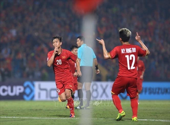 Trong ảnh: Tiền đạo Phan Văn Đức (số 20) ghi bàn thắng ấn định tỉ số 3-0 ở phút 61, nhưng đã phải rời sân ở phút 70 do chấn thương. Ảnh: Trọng Đạt - TTXVN