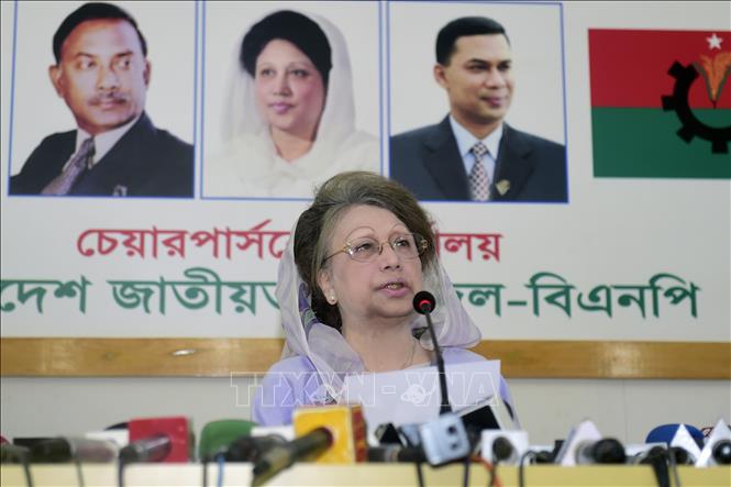 Trong ảnh (tư liệu): Lãnh đạo đảng Dân tộc Bangladesh (BNP), Khaleda Zia, trong cuộc họp báo tại Dhaka tháng 3/2015. Ảnh: AFP/TTXVN