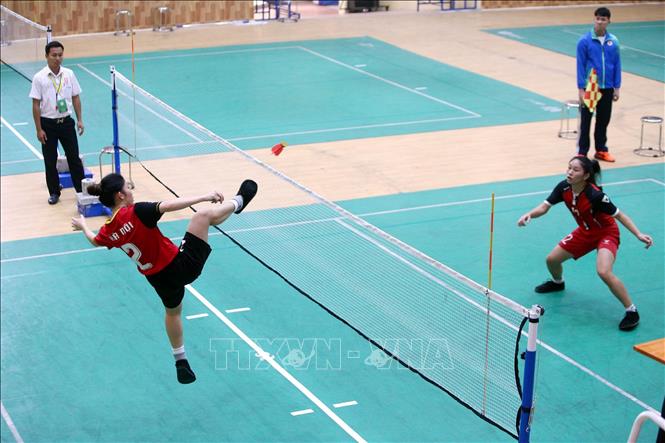Trong ảnh: Trận bán kết nội dung đơn nữ giữa Hà Nội và Phú Thọ, kết quả Hà Nội (trái) giành chiến thắng với tỷ số 2-0. Ảnh: Danh Lam – TTXVN