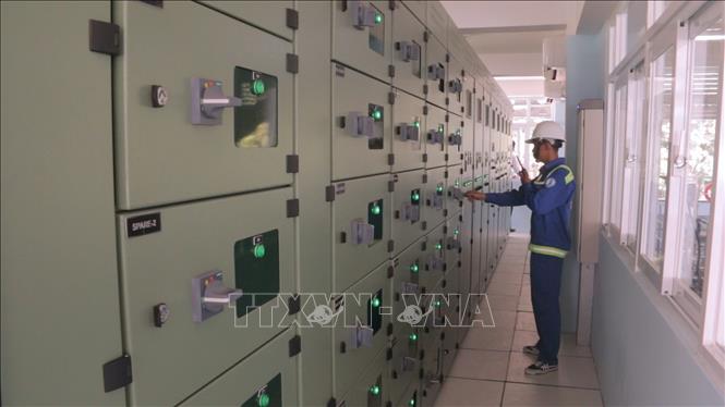 Trong ảnh: Vận hành hệ thống xử lý nước thải tại Nhà máy xử lý nước thải Dĩ An. Ảnh: Nguyễn Văn Việt - TTXVN
