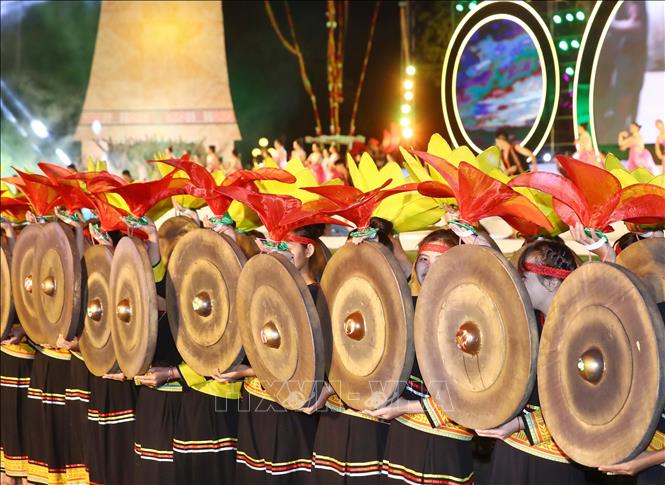 Trong ảnh: Tiết mục biểu diễn nghệ thuật tại Lễ khai mạc Festival Văn hoá Cồng chiêng Tây Nguyên 2018. Ảnh: Thống Nhất - TTXVN