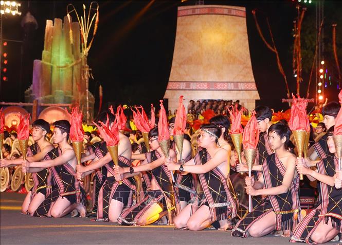 Trong ảnh: Tiết mục biểu diễn nghệ thuật tại Lễ khai mạc Festival Văn hoá Cồng chiêng Tây Nguyên 2018. Ảnh: Thống Nhất - TTXVN
