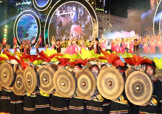 Trong ảnh: Tiết mục biểu diễn nghệ thuật tại Lễ khai mạc Festival Văn hoá Cồng chiêng Tây Nguyên 2018. Ảnh: Thống Nhất - TTXVN