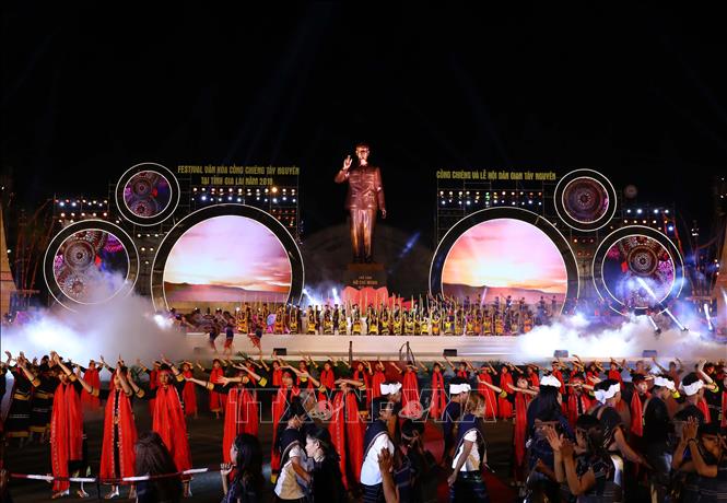 Trong ảnh: Quang cảnh lễ khai mạc Festival Văn hoá Cồng chiêng Tây Nguyên 2018. Ảnh: Thống Nhất - TTXVN