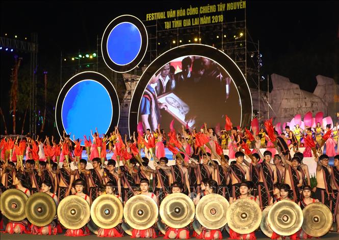 Trong ảnh: Chương trình nghệ thuật tại lễ khai mạc Festival Văn hoá Cồng chiêng Tây Nguyên 2018. Ảnh: Thống Nhất -TTXVN