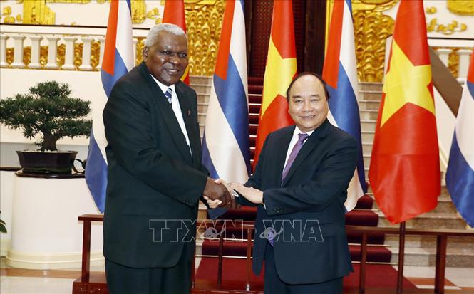 Trong ảnh: Thủ tướng Nguyễn Xuân Phúc hội kiến Chủ tịch Quốc hội Cuba Esteban Lazo Hernández thăm chính thức Việt Nam, chiều 12/6/2017, tại Hà Nội. Ảnh: Thống Nhất – TTXVN