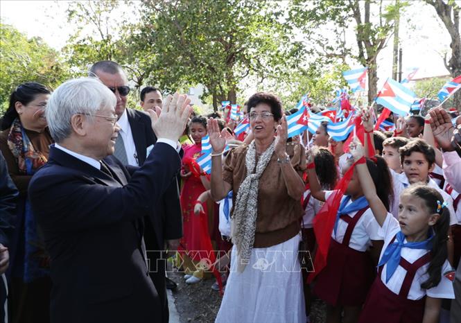 Trong ảnh: Nhân dân Thủ đô La Habana nồng nhiệt chào đón Tổng Bí thư Nguyễn Phú Trọng thăm cấp Nhà nước tới Cộng hòa Cuba, ngày 28/3/2018. Ảnh: Trí Dũng – TTXVN