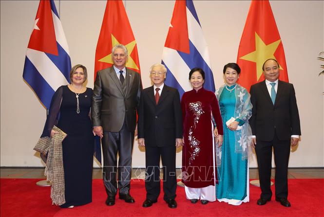 Trong ảnh: Tổng Bí thư, Chủ tịch nước Nguyễn Phú Trọng và Phu nhân, Thủ tướng Nguyễn Xuân Phúc và Phu nhân tổ chức tiệc chiêu đãi trọng thể đồng chí Miguel Mario-Diáz Canel Bermúdez, Chủ tịch HĐNN và HĐBT Cuba và Phu nhân nhân chuyến thăm hữu nghị chính thức Việt Nam, tối 9/1/2018, tại Hà Nội. Ảnh: Lâm Khánh - TTXVN