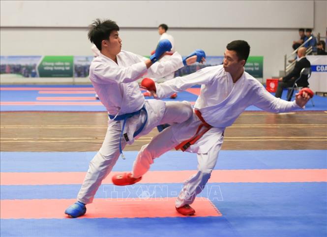 Trong ảnh: Trận thi đấu Kumite cá nhân (đối kháng) hạng cân 71kg nam. Ảnh: Trọng Đạt – TTXVN