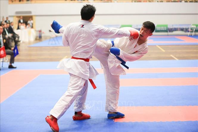 Trong ảnh: Trận thi đấu Kumite (đối kháng) cá nhân hạng cân 71kg nam. Ảnh: Trọng Đạt – TTXVN  