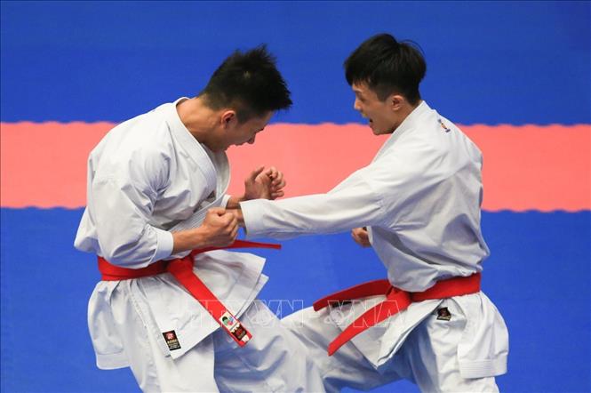 Trong ảnh: Các VĐV tranh tài ở nội dung Kata (biểu diễn) đồng đội nam. Ảnh: Trọng Đạt – TTXVN
