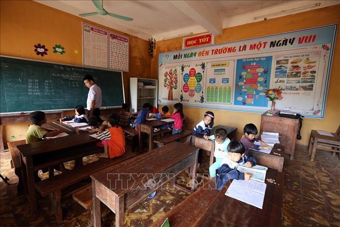 Trong ảnh: Một lớp học của con em đồng bào dân tộc Dao đỏ ở bản Huổi Sâu, xã Pa Tần, huyện Nậm Pồ. Ảnh: Phan Tuấn Anh - TTXVN